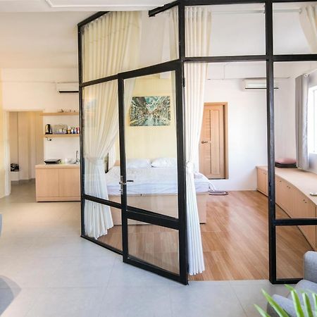 Scandinavian Apartment With Balcony In Bui Vien Ho Chi Minh City Exterior photo